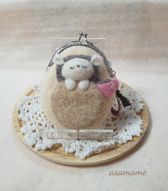 ビスケットお布団でおやすみ ハリネズミさん がま口 羊毛フェルト 