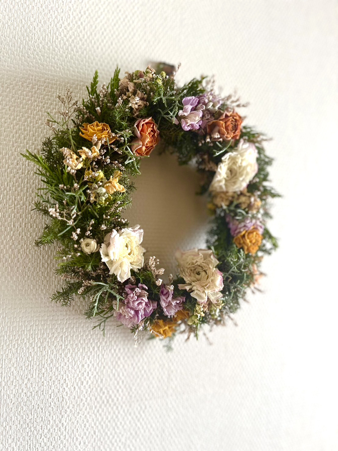 ラナンキュラス. バラ. ストック♬ 春のリース ~ビタミンカラー リース  