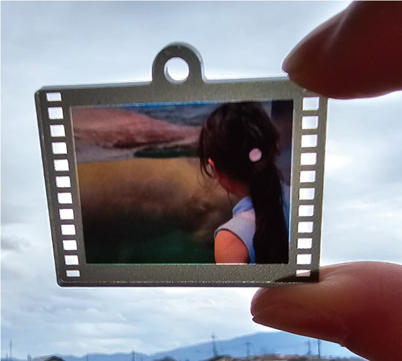 再販　フィルム風　オリジナル　キーホルダー　大　写真　ストラップ　オーダー　アクリル 1枚目の画像