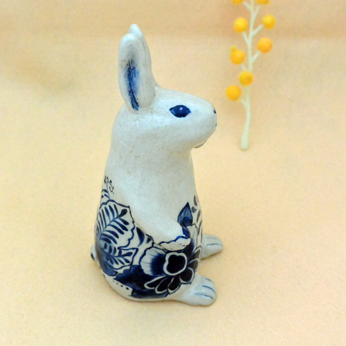 サマーセール ミニグランド バンドル 陶器の絵付 招きうさぎ 左手あげ（C) 干支・卯 ブルーの植物柄 クリスマス