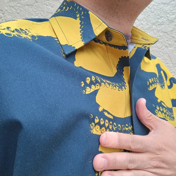 半袖柄シャツ（騙し絵オクトパス）黄紺 4枚目の画像