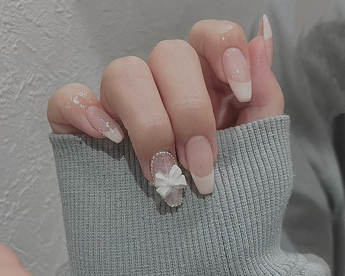 No.100】ピンクフレンチオーロラ囲みネイル 埋めつくし リボン チーク