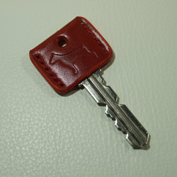 ドーベルマン刻印のキーカバー　ルガト赤 2枚目の画像