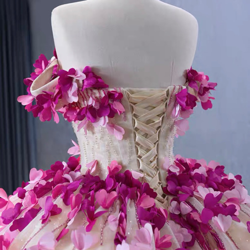 シンデレラ〜100万円の輝き〜豪華な花びら花嫁衣装〜オフショルダー  