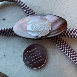 茶蝶貝にシェルの薔薇の帯留　三分紐付き 2枚目の画像