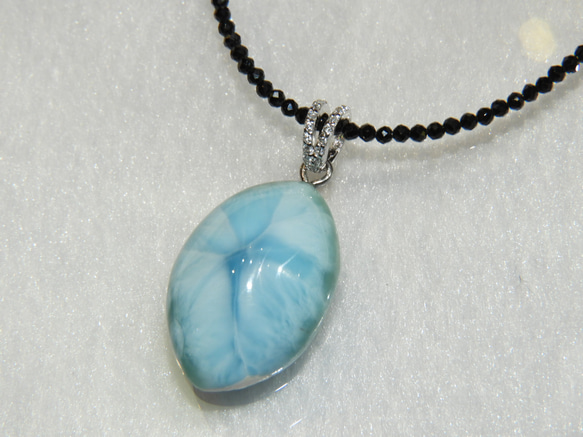 カリブの秘宝ヒーリングストーン ラリマー12mm 珠①（径17cm