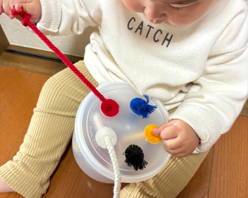 モンテッソーリ知育】0歳から夢中｜引っ張るおもちゃ｜指先あそび