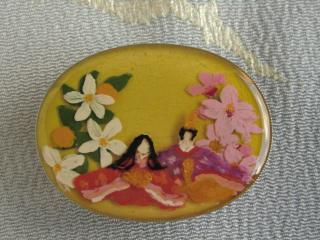 ひな祭り（桜・橘）＊手描きレジンの帯留め