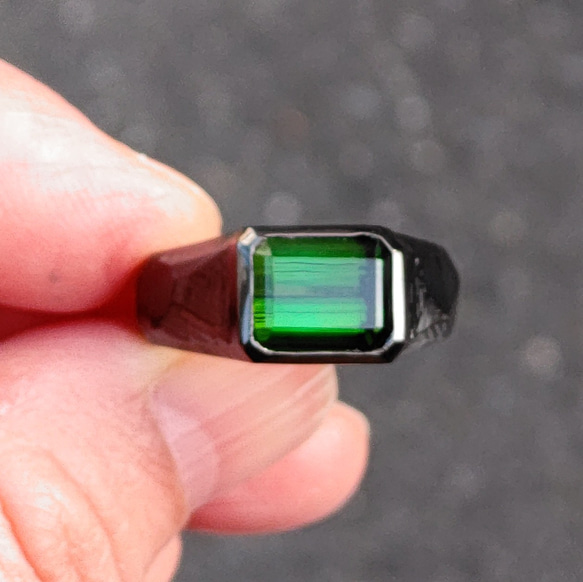 グリーントルマリン　2.5ct　ステップカット　ブラック印台　シルバーSV925リング 4枚目の画像