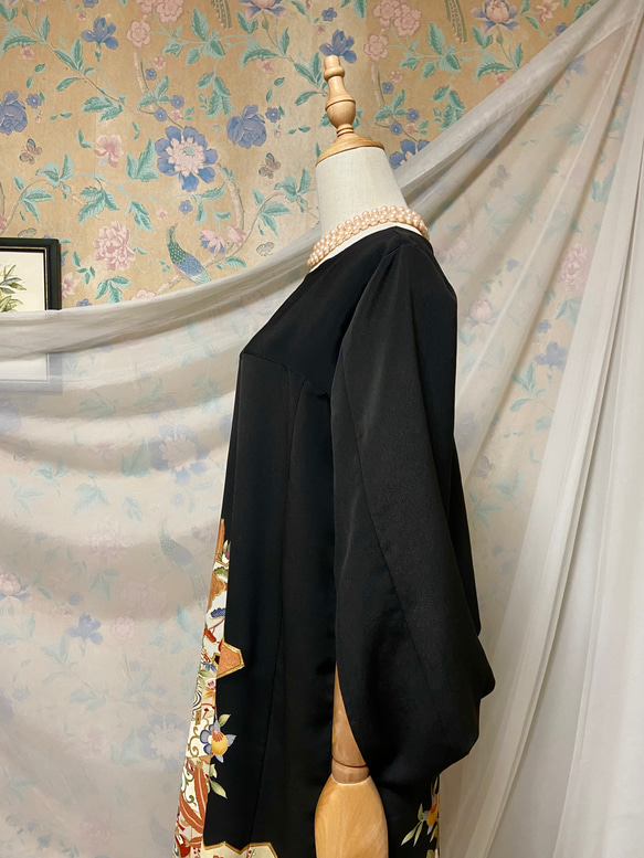 吉祥模様　駒刺繍　ヴィンテージ　黒留袖ドレス　ケープスリーブ　着物リメイク　ハンドメイド 12枚目の画像