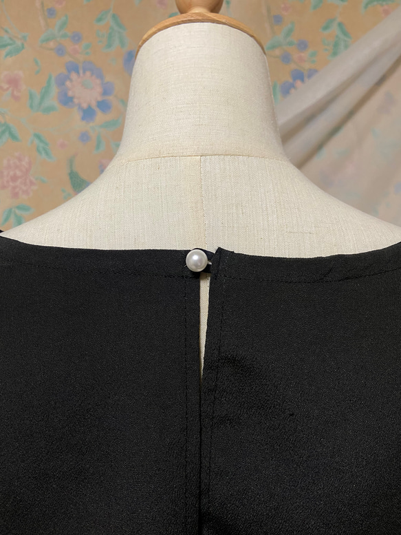 吉祥模様　駒刺繍　ヴィンテージ　黒留袖ドレス　ケープスリーブ　着物リメイク　ハンドメイド 5枚目の画像