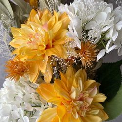 ダリアと紫陽花のイエローホワイトブーケ 4枚目の画像