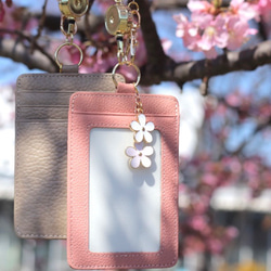 桜の舞　本革パスケース　　伸びるリール付き　ストラップ　ピンク　イエロー　ベージュ 6枚目の画像