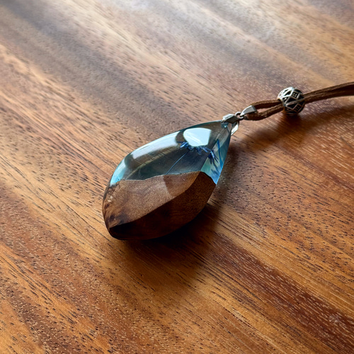 Ocean Drop ウッドレジンアクセサリー ペンダント 楡(ニレ) ネックレス