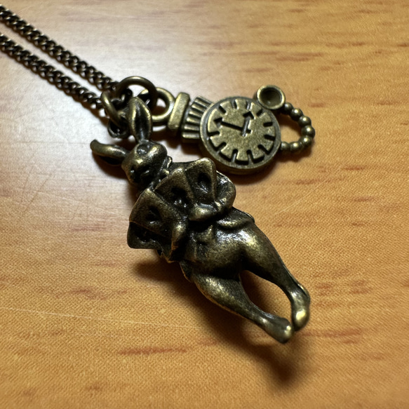 whiterabbit and pocketwatch antiquegoldcolor necklace 4枚目の画像