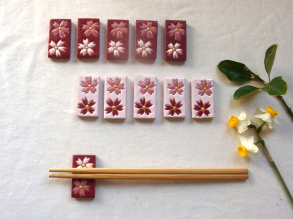 桜の箸置き　色鮮やかなスペインタイル　桜の花♪　春を感じさせるデザイン 1枚目の画像