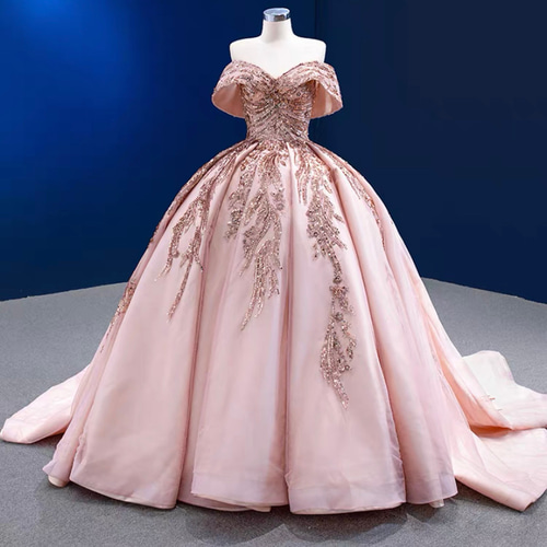 エレガントなピンクの刺繍ドレス 可愛い✨エレガントなベビーピンク✨お色直しカラードレス✨花嫁衣装