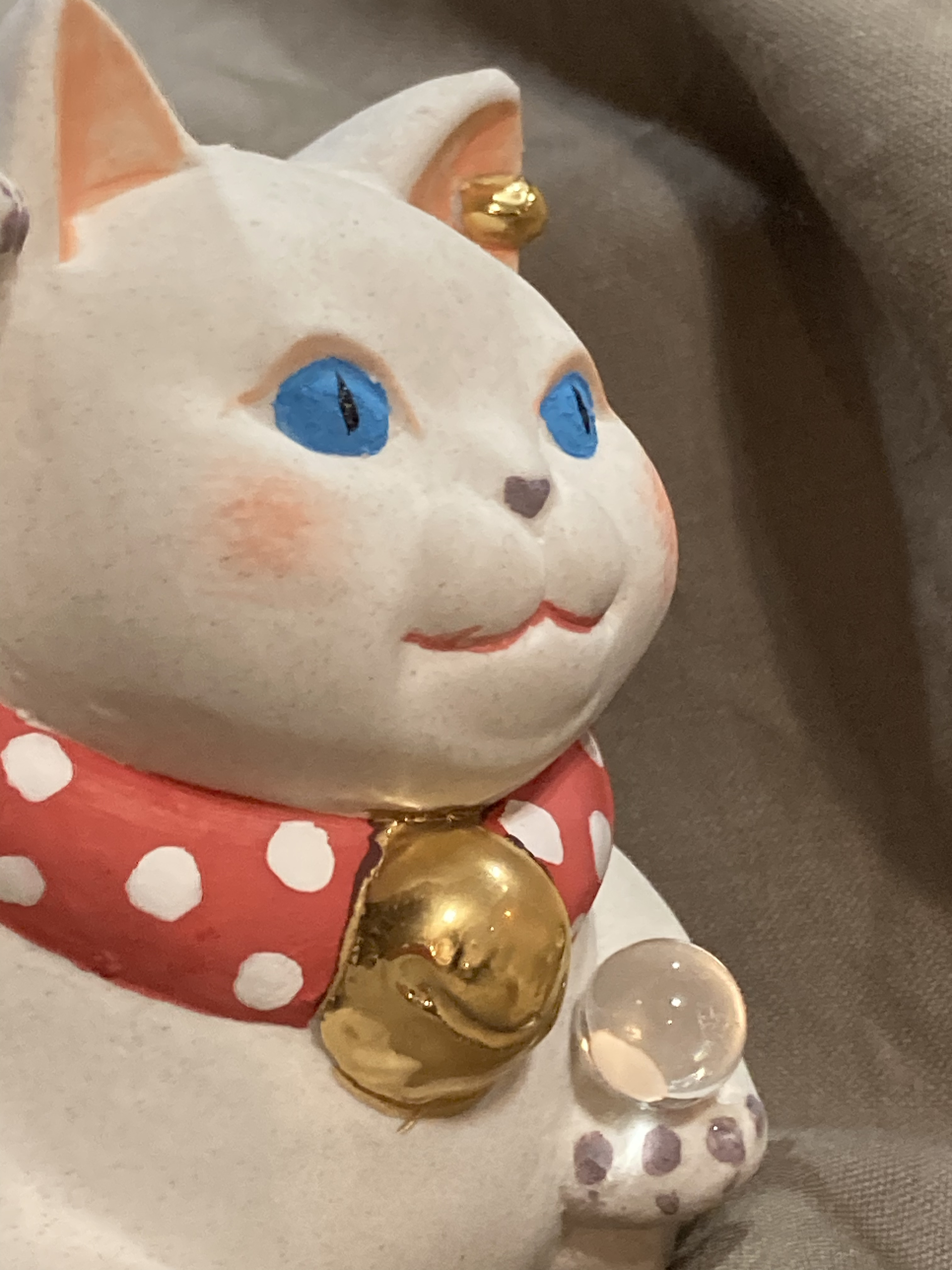 水晶玉を持つ招き猫。 招き猫 水陶 通販 17286801｜Creema(クリーマ