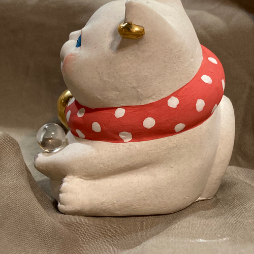 水晶玉を持つ招き猫。 招き猫 水陶 通販 17286801｜Creema(クリーマ