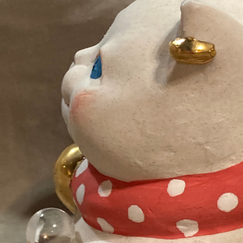 水晶玉を持つ招き猫。 招き猫 水陶 通販 17286801｜Creema(クリーマ)