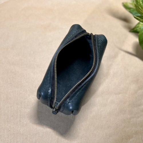 一枚革仕立てのポーチ/ネイビーグリーン【イタリアンレザー