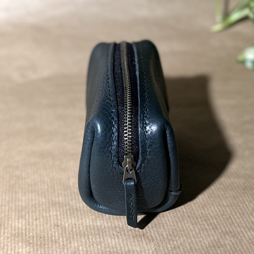 一枚革仕立てのポーチ/ネイビーグリーン【イタリアンレザー