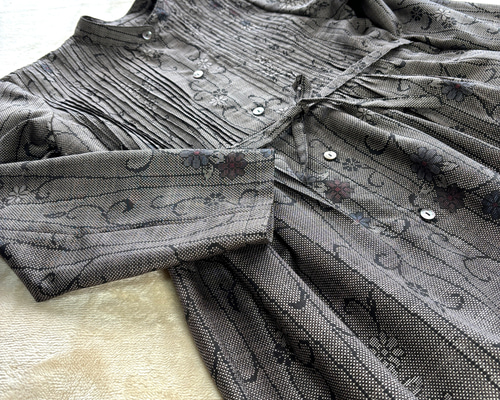 大島紬のピンタックワンピース シャツワンピース 茶小花 着物リメイク