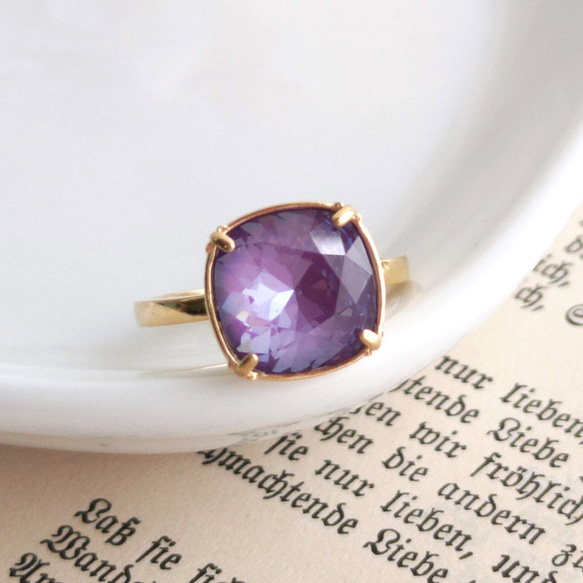 紫色點燃 | 門丸方形切割高品質水晶戒指 | 優雅的紫色 Kiwa 水晶 第1張的照片