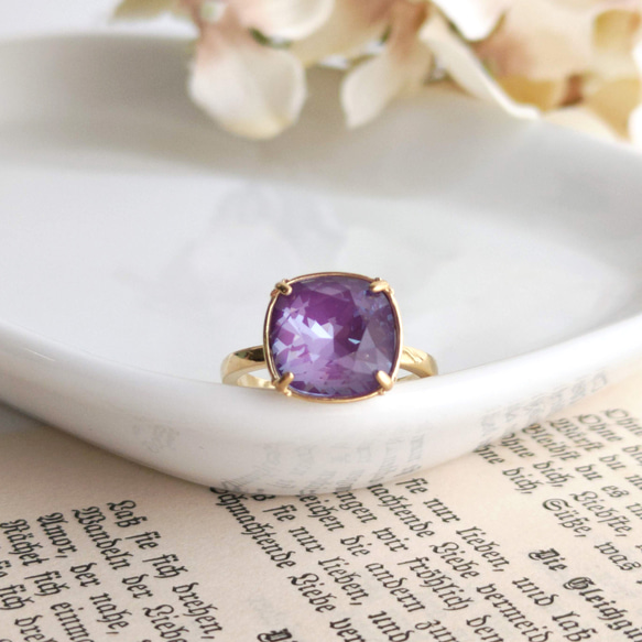 紫色點燃 | 門丸方形切割高品質水晶戒指 | 優雅的紫色 Kiwa 水晶 第2張的照片