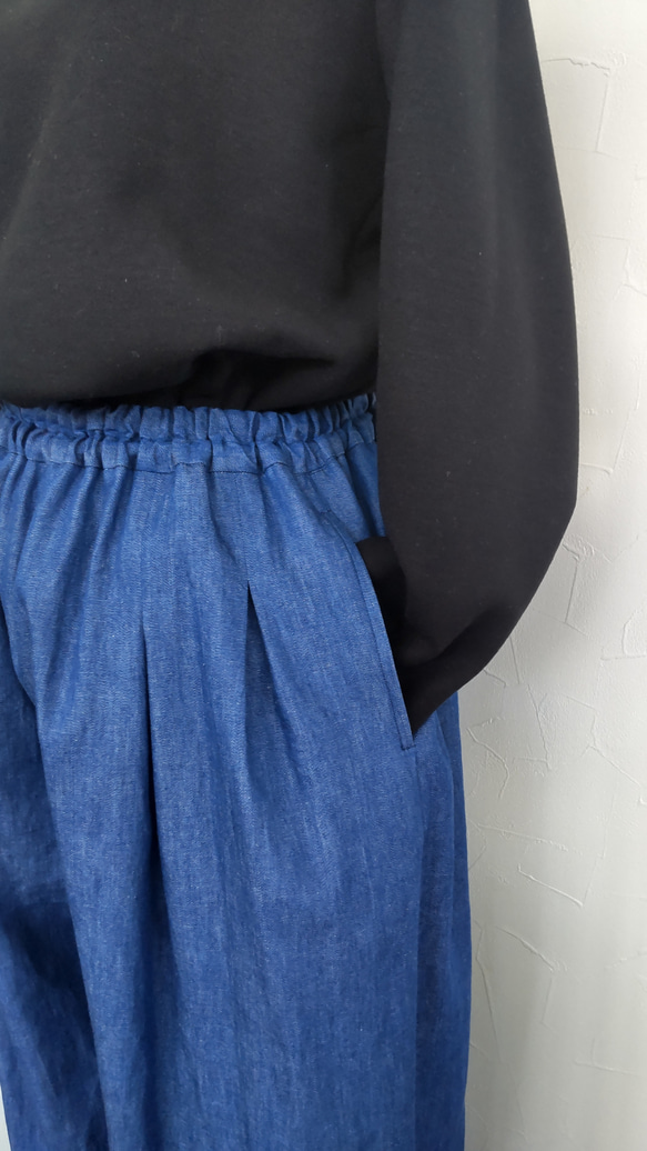 岡山デニムのゆったりバルーンパンツ　ブルー 6枚目の画像
