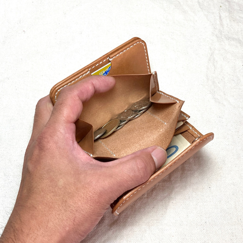 手のひらに収まる機能美｜本革 総手縫い 三つ折り財布 ナチュラル ミニ