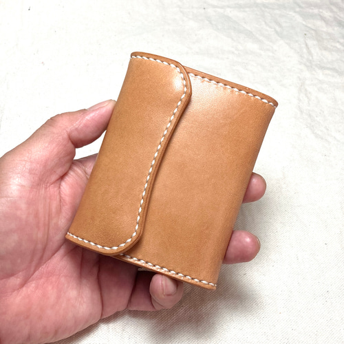 手のひらに収まる機能美｜本革 総手縫い 三つ折り財布 ナチュラル ミニ