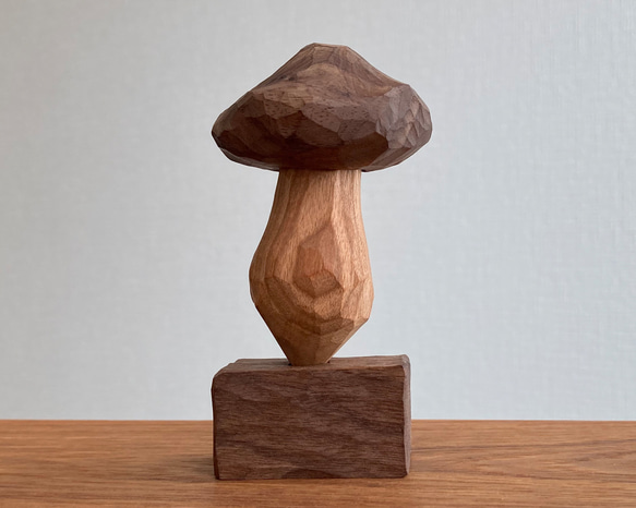 木彫り きのこ 置物 オブジェ（木材：ウォルナット/チェリー）（No.T1028） 1枚目の画像