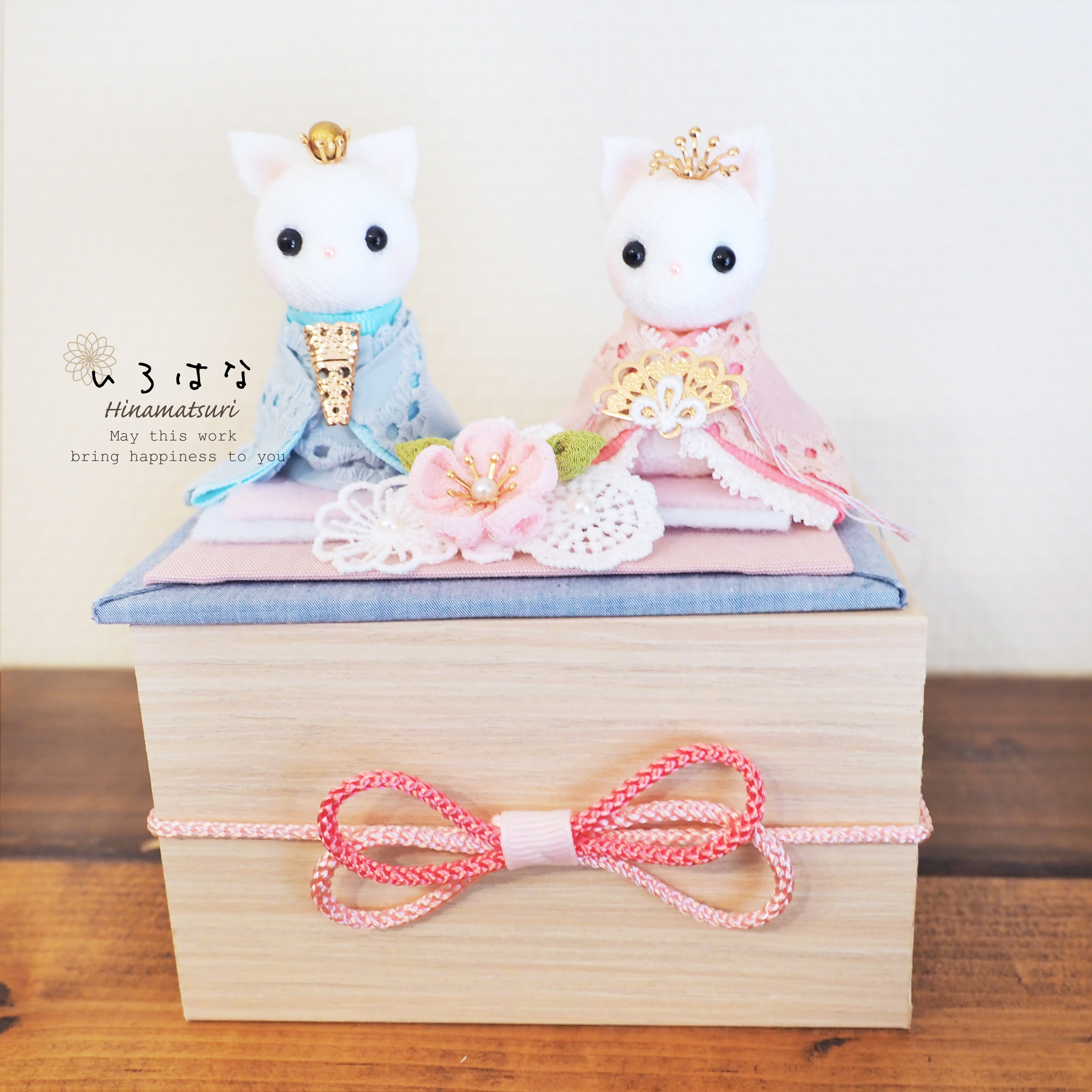 収納できるネコお雛様 飾り方いろいろ　小さい 雛人形 木箱 ピンク 水色 M