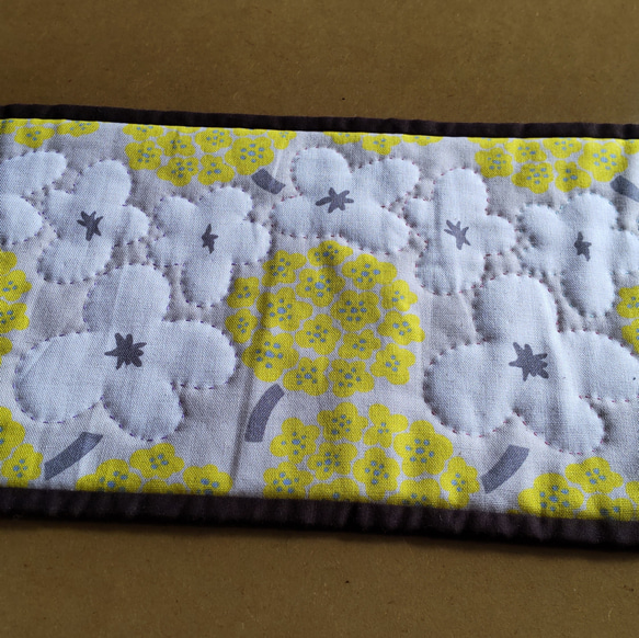 【花】 手縫いのテーブルマット キルトマット 3枚目の画像