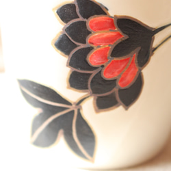 flor フロル赤と黒の花カップ　松尾摂子 絵 4枚目の画像