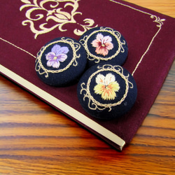 桜 静か 刺繍 くるみボタン 【ブローチ／ヘアゴム】 ブローチ