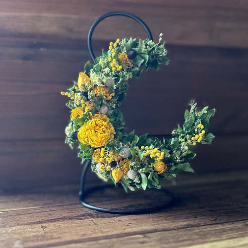 黄色の花＆マートルのドライフラワー三日月リース ビタミンカラー 祝い