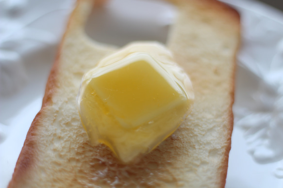 【受注生産／1カ月待ち】妖精のバターグリップ付きトーストスマホケース 6枚目の画像