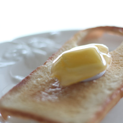 【受注生産／1カ月待ち】妖精のバターグリップ付きトーストスマホケース 9枚目の画像