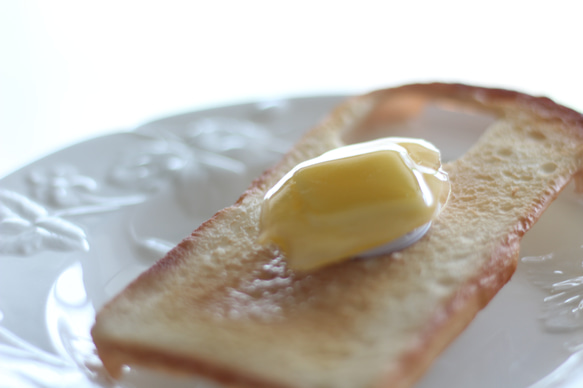 【受注生産／1カ月待ち】妖精のバターグリップ付きトーストスマホケース 9枚目の画像