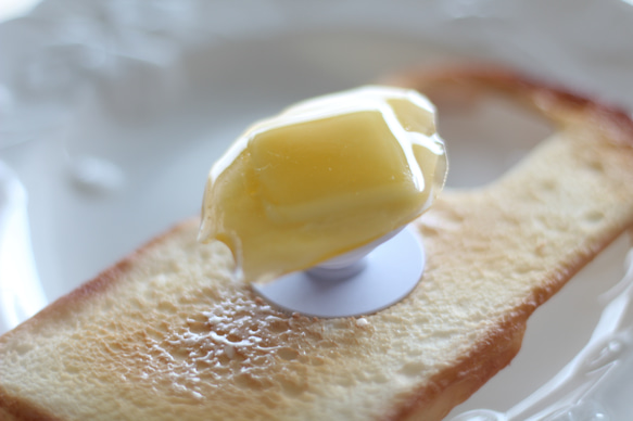 【受注生産／1カ月待ち】妖精のバターグリップ付きトーストスマホケース 13枚目の画像