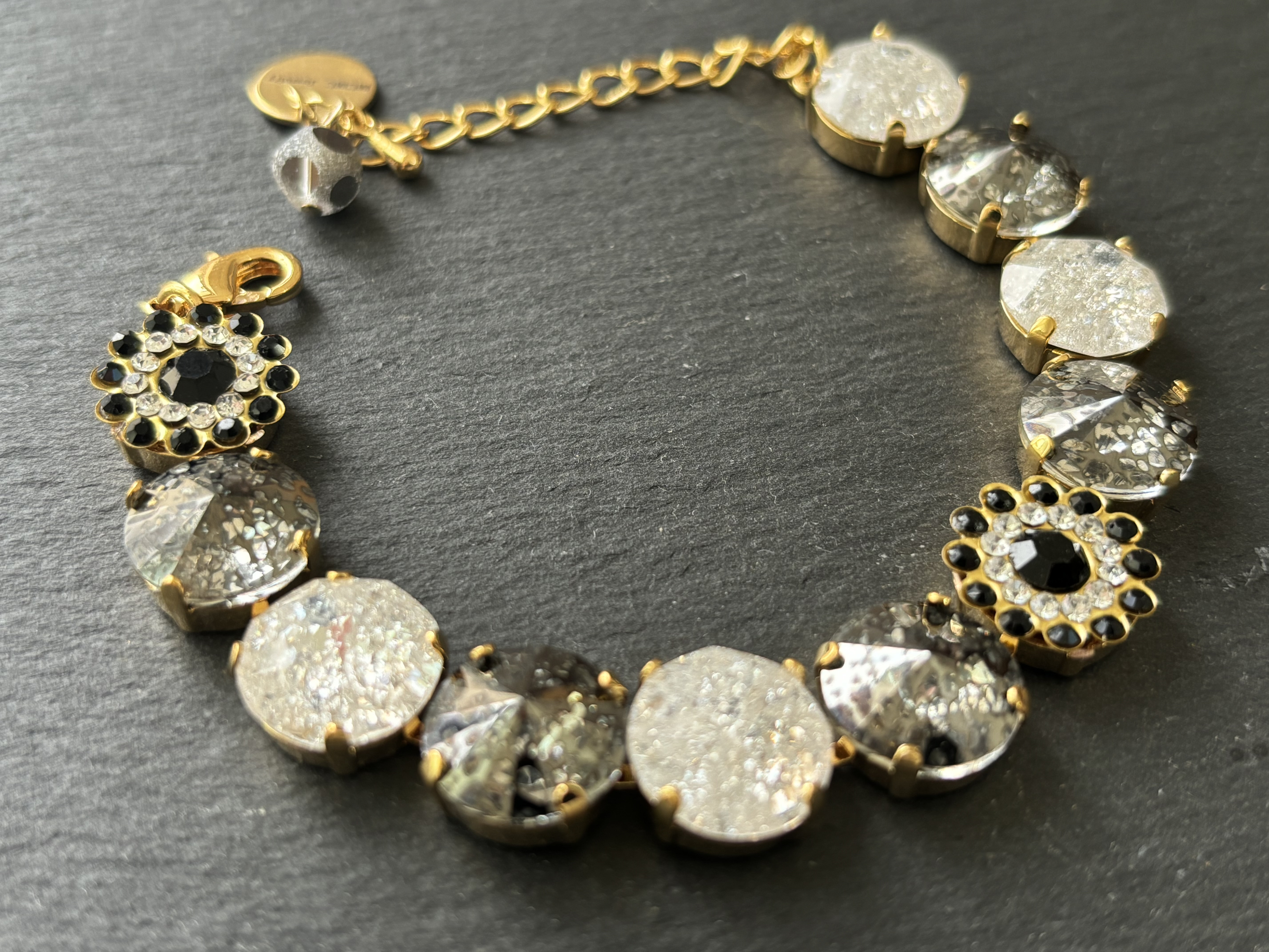 Crystal BiackFlowerブレスレット 5,077円