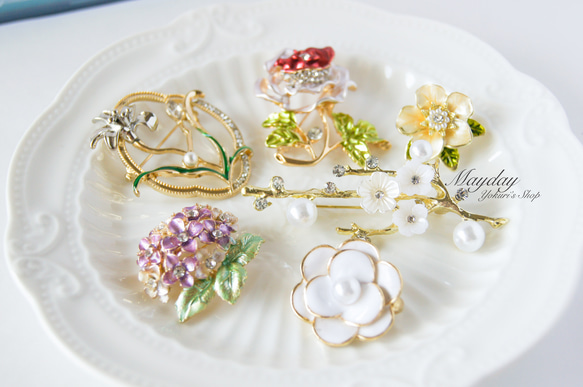 『八重咲きの白い椿のブローチ』つばき 9枚目の画像