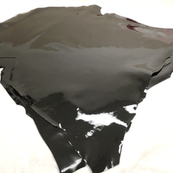 キッド（子山羊）エナメル革C/＃BLACK 革の厚みo.9mm前後 革の大きさ40