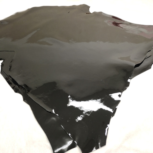 キッド（子山羊）エナメル革C/＃BLACK 革の厚みo.9mm前後 革の大きさ40