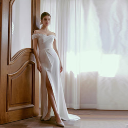 オフショルダー　サテン　スリット　ウェディングドレス 前撮りドレス 二次会（WD242092） 2枚目の画像