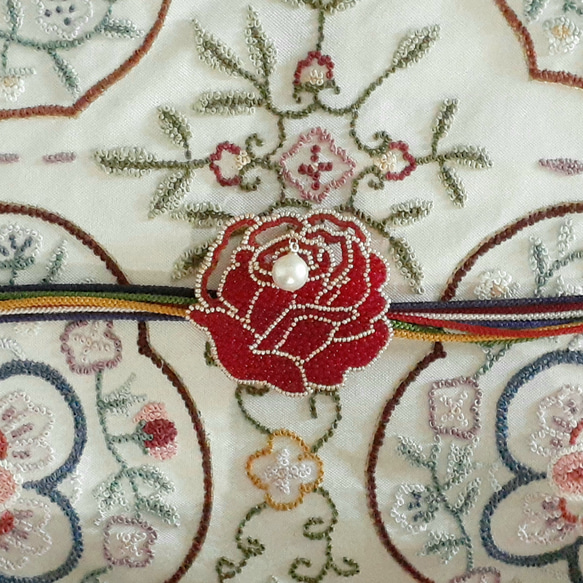 薔薇のブローチ ＊オートクチュールビーズ刺繍 6枚目の画像