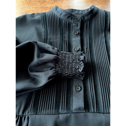 RATA❤️兩種顏色可選❤️一件式設計❤️優雅休閒的成人連身裙❤️褶襉和蓬鬆袖子❤️適合日常穿著和特殊場合❤️ 第16張的照片