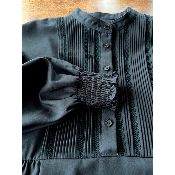 RATA❤️兩種顏色可選❤️一件式設計❤️優雅休閒的成人連身裙❤️褶襉和蓬鬆袖子❤️適合日常穿著和特殊場合❤️ 第16張的照片